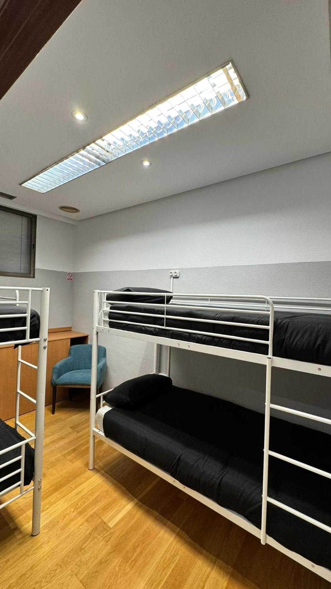 Hostel Puerta Del Angel Madrid Esterno foto