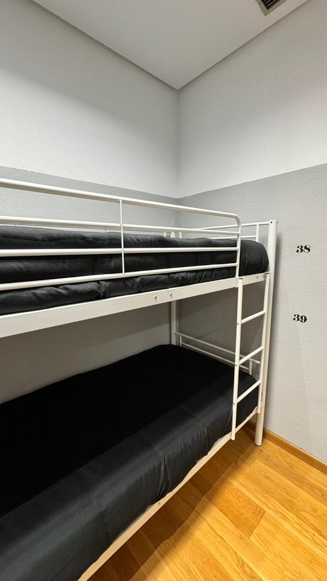 Hostel Puerta Del Angel Madrid Esterno foto