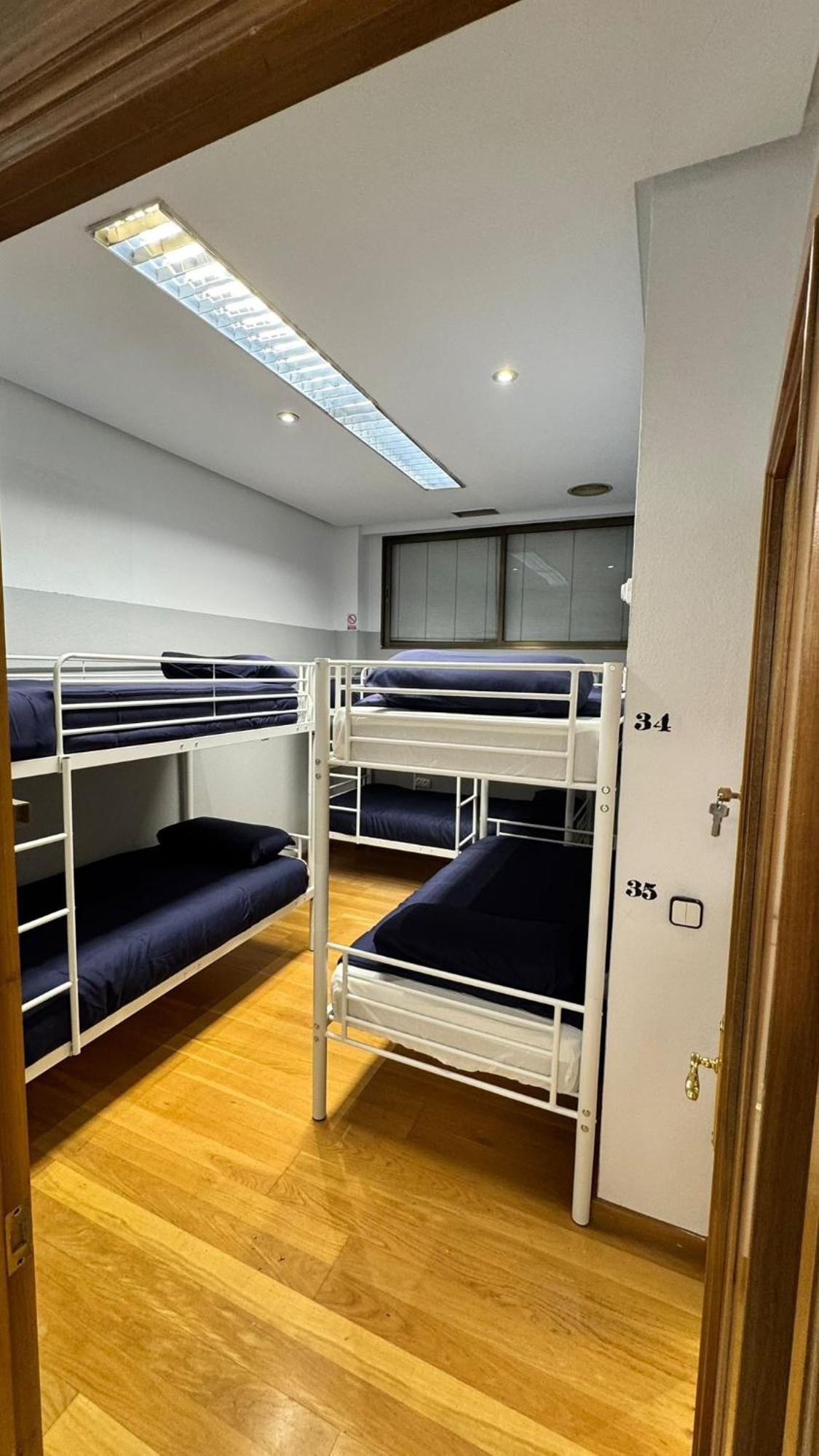 Hostel Puerta Del Angel Madrid Esterno foto
