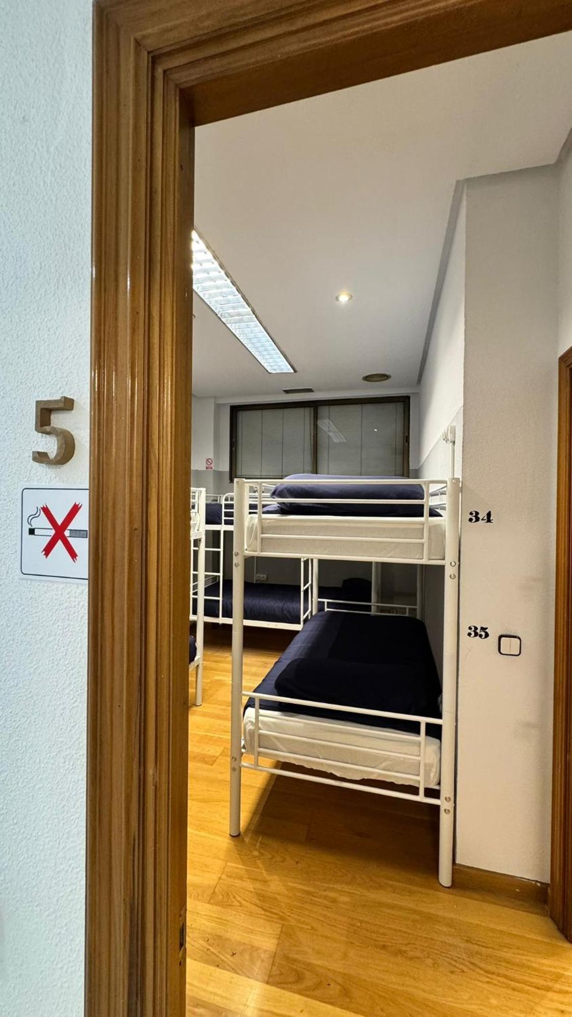 Hostel Puerta Del Angel Madrid Esterno foto