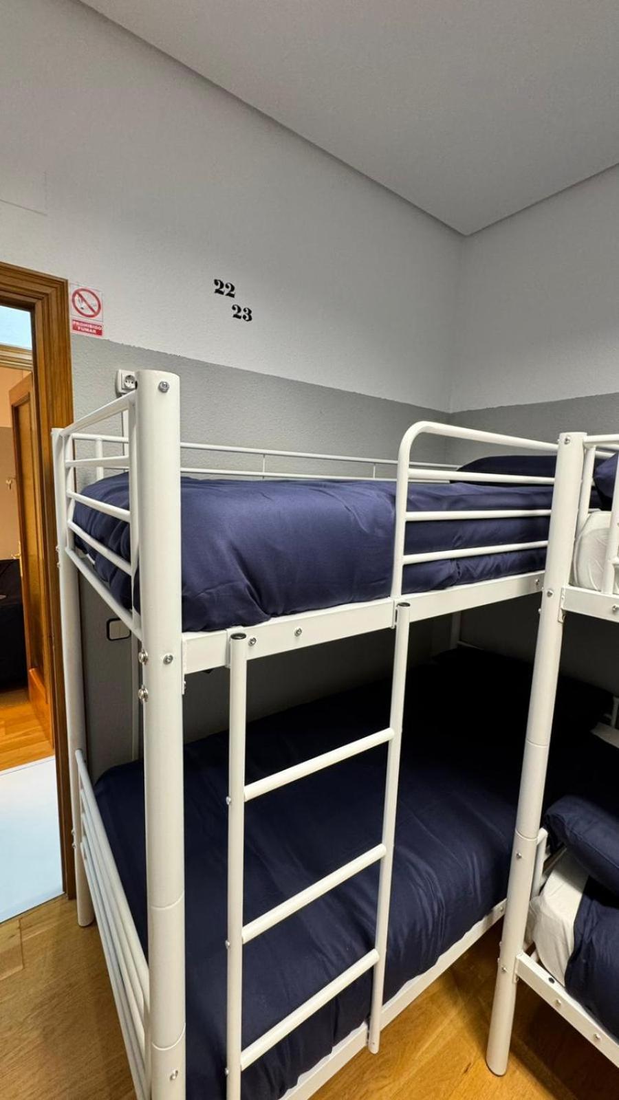 Hostel Puerta Del Angel Madrid Esterno foto