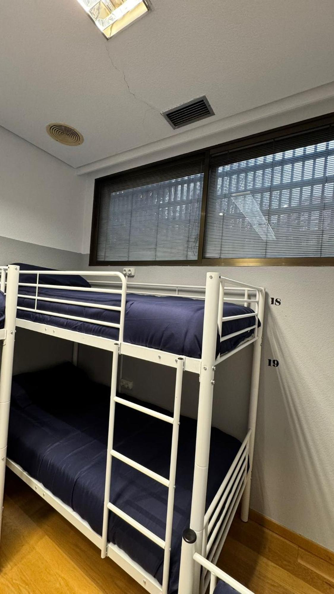 Hostel Puerta Del Angel Madrid Esterno foto
