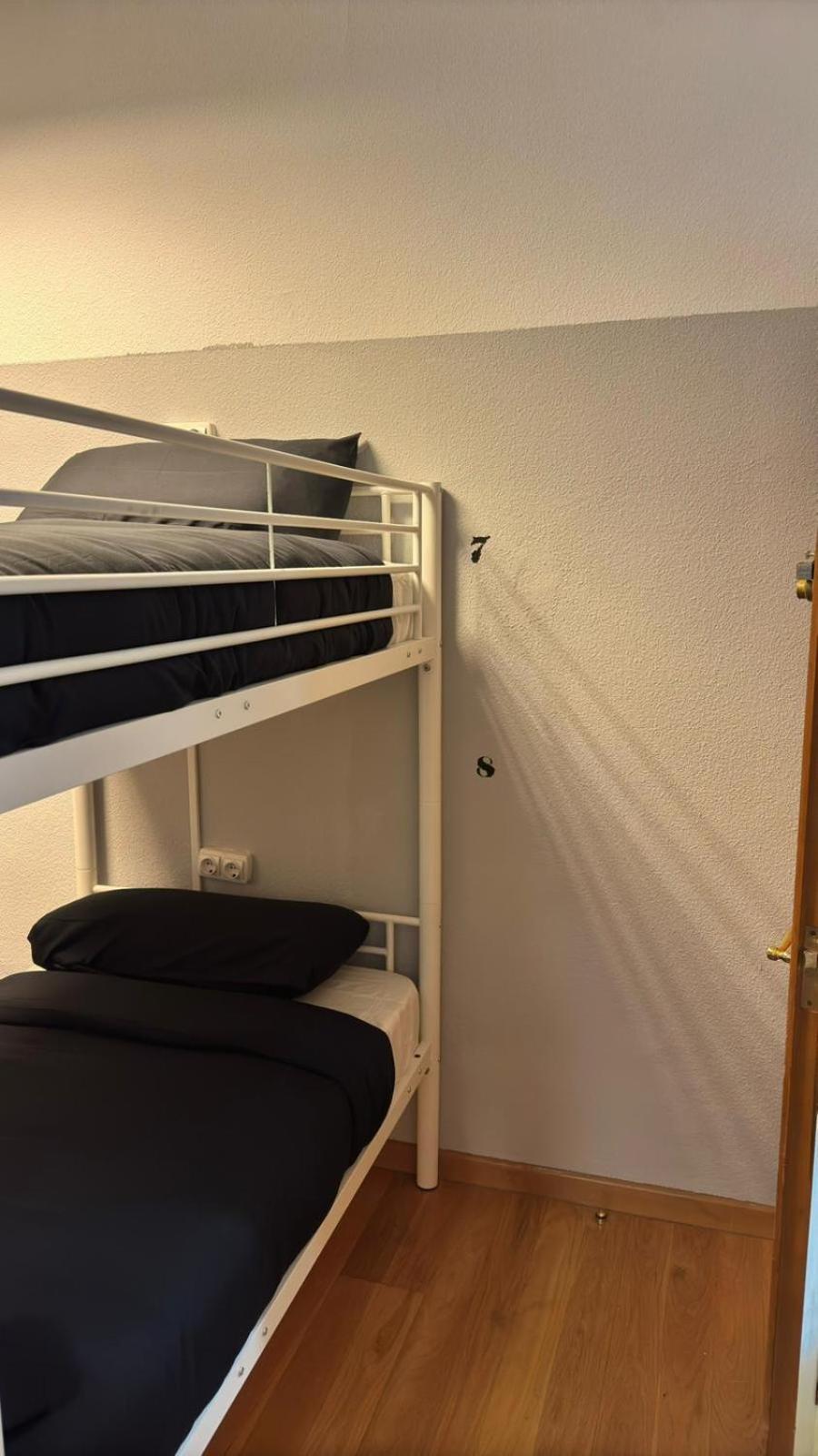 Hostel Puerta Del Angel Madrid Esterno foto