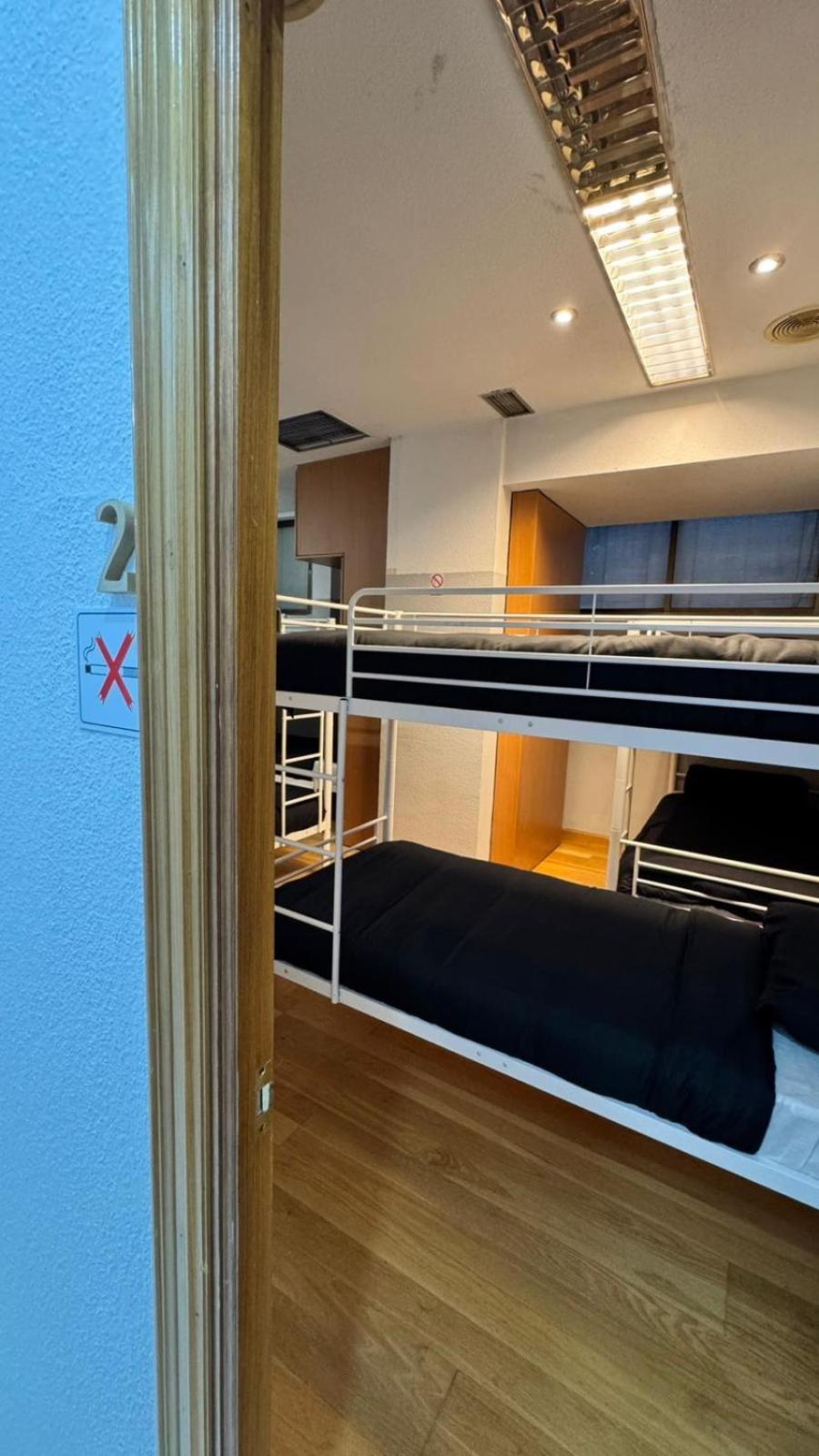 Hostel Puerta Del Angel Madrid Esterno foto