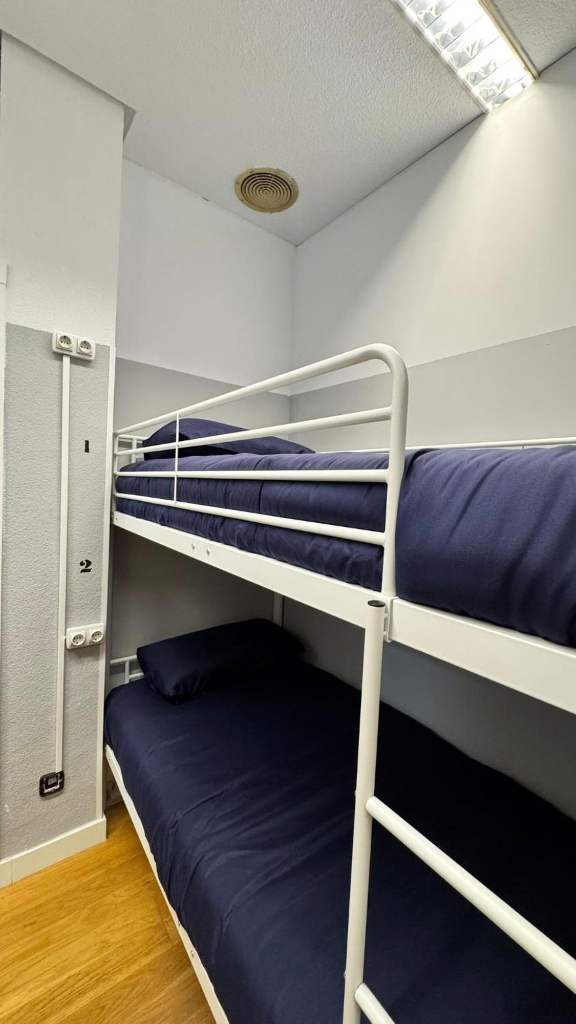 Hostel Puerta Del Angel Madrid Esterno foto