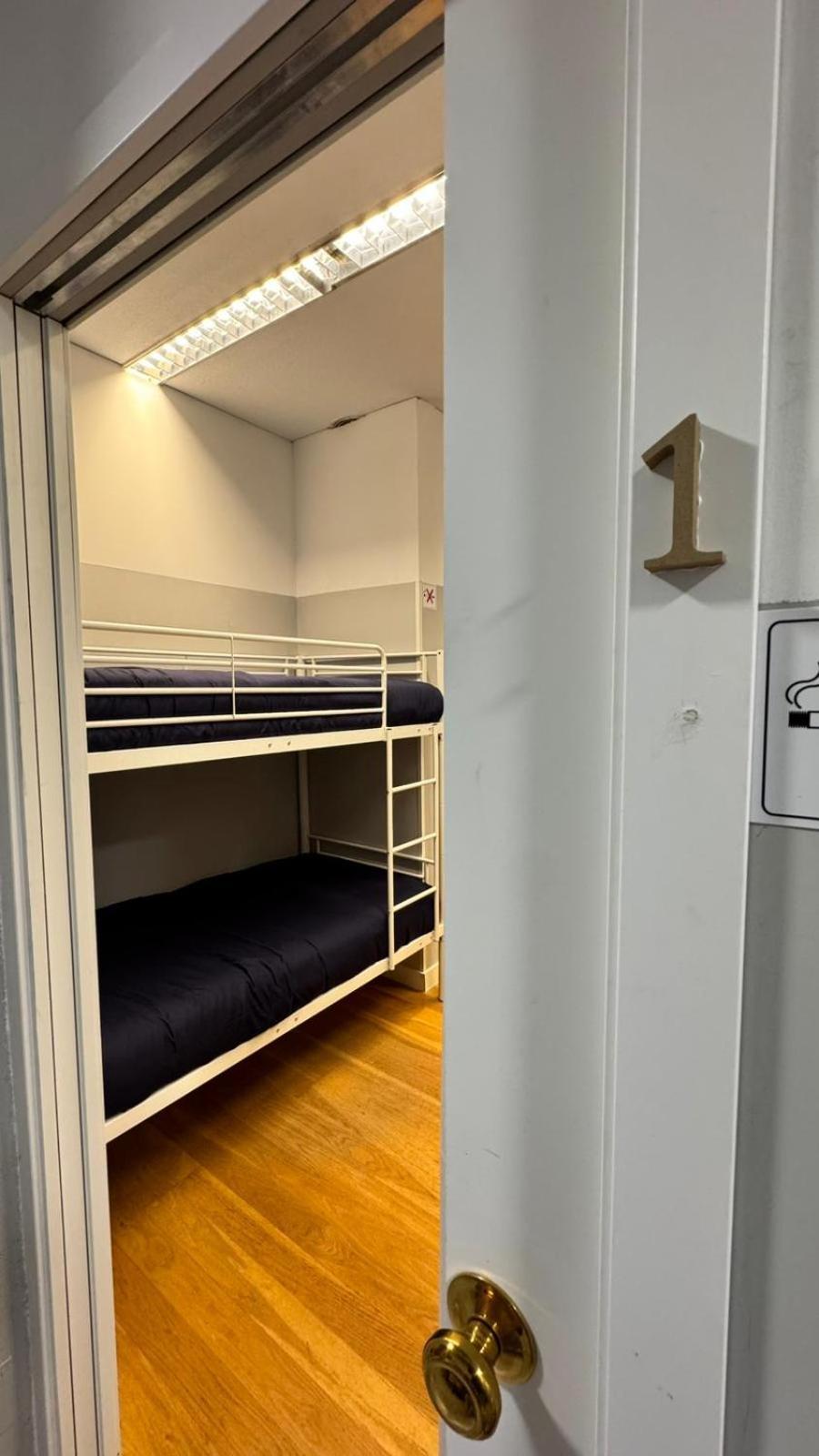 Hostel Puerta Del Angel Madrid Esterno foto