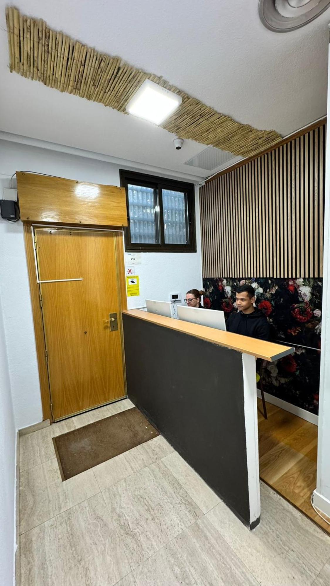 Hostel Puerta Del Angel Madrid Esterno foto
